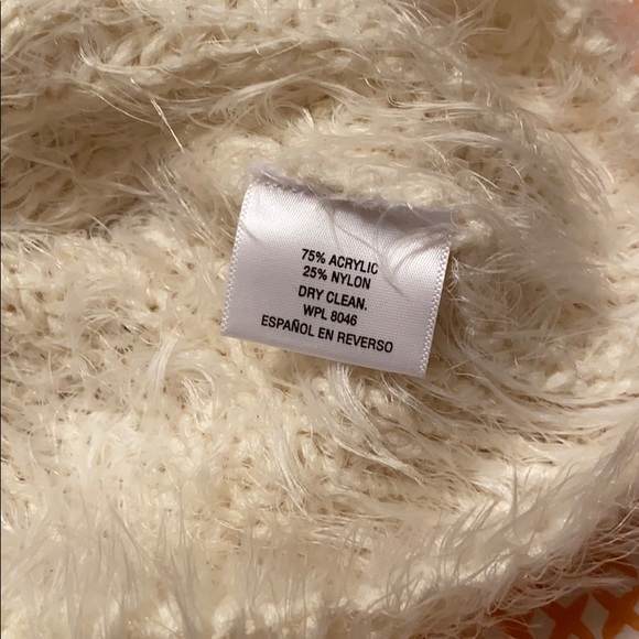 Sweater - Picture 4 of 4